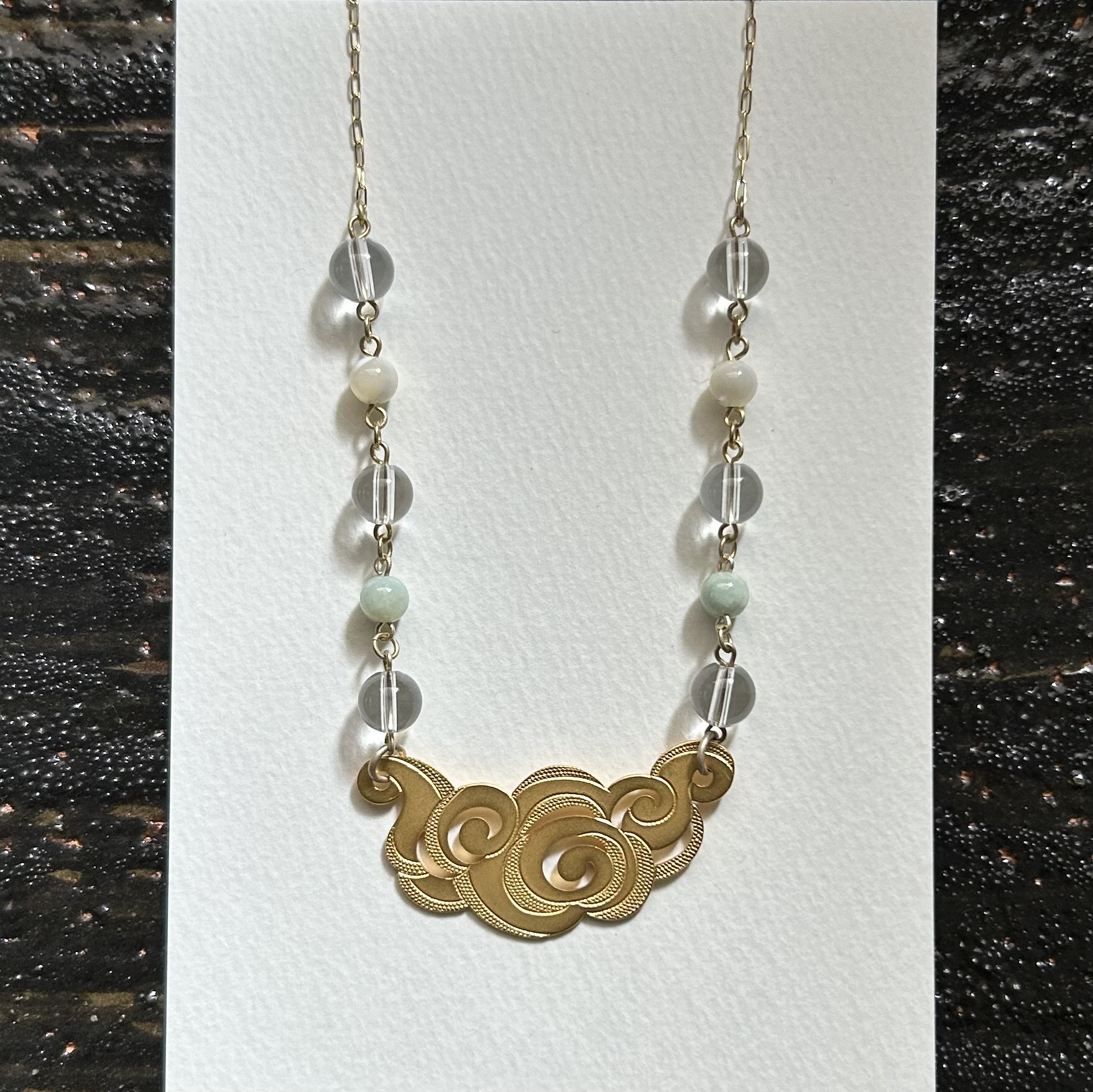 京都の手仕事　雲のカタチのネックレス　L　天然石を添えて