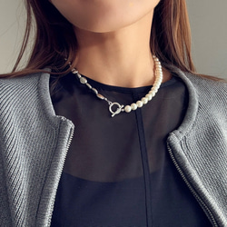 【2色展開】シンプルコーデに◎表情豊かな✴︎マンテルネックレス★*パール×メタル 2枚目の画像