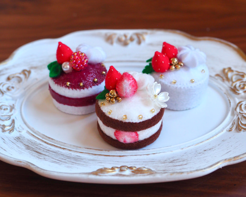 White×Red ケーキ3個セット フェルトケーキ 雑貨・その他