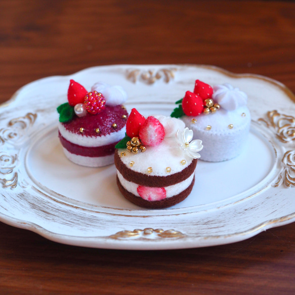 White×Red ケーキ3個セット フェルトケーキ 雑貨・その他