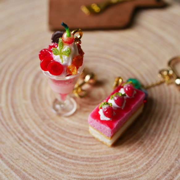 苺のアフタヌーンティー ピアス ミニチュア 可愛い いちごピアス