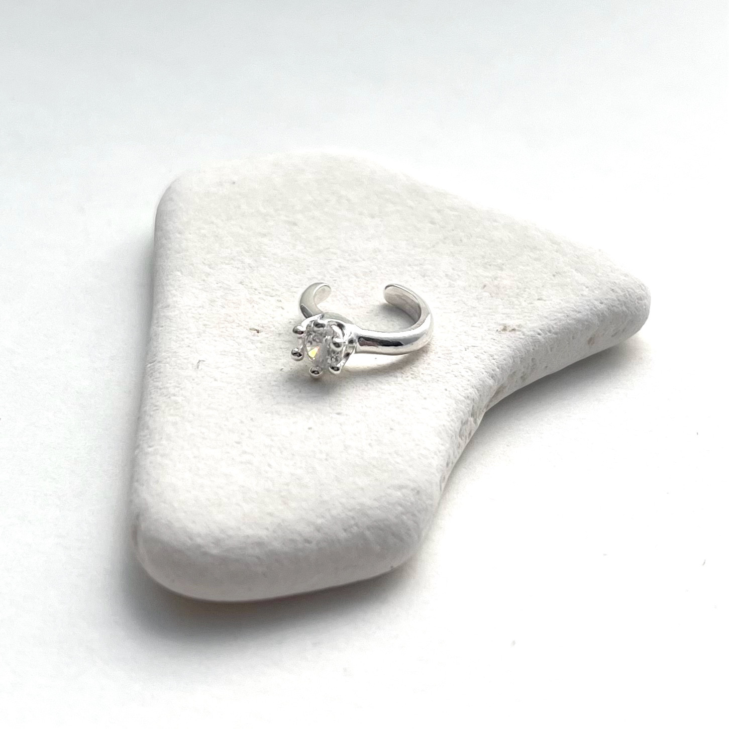 ひと粒石　イヤーカフ　キュービックジルコニア　シルバー925　片耳