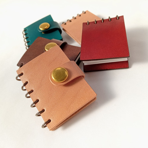 あなたにおすすめの商品 チェコスロバキア 切手ブローチ3629 ブローチ Yukio TANZAWA アクセサリー