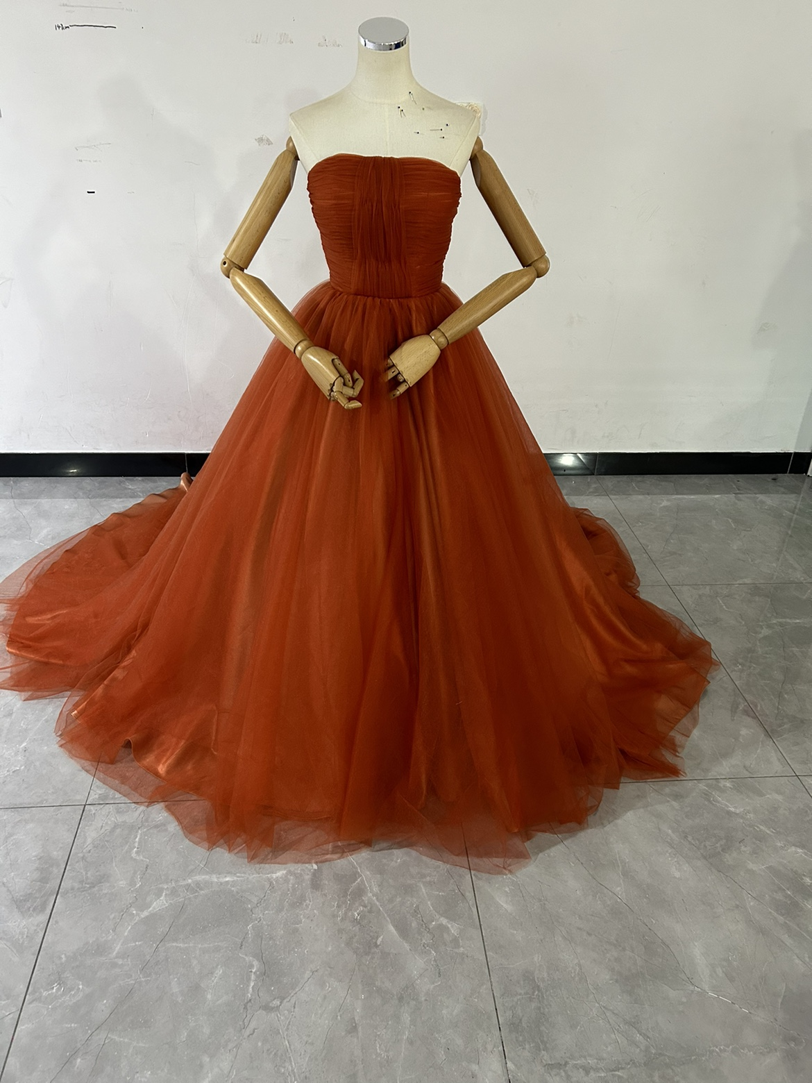 エレガント カラードレス オレンジ ソフトチュール ロングトレーン 編み上げ 披露宴