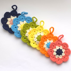 送料込み》カラーが選べる 北欧カラーのレトロなお花エコたわし