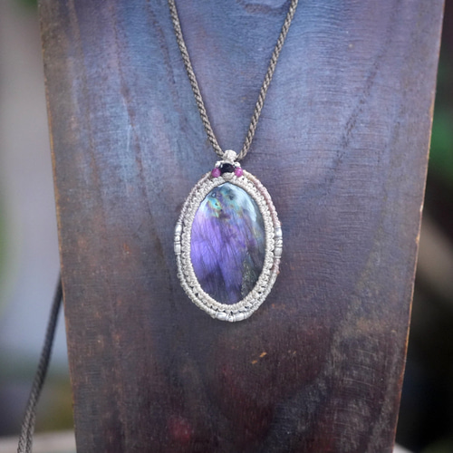 紫ギラリ☆パープルラブラドライト マクラメネックレス1725 ネックレス