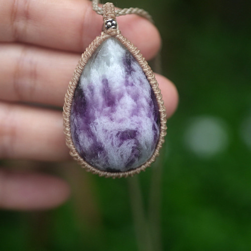 湧き出る紫☆大粒☆エンジェルフェザーフローライト マクラメ