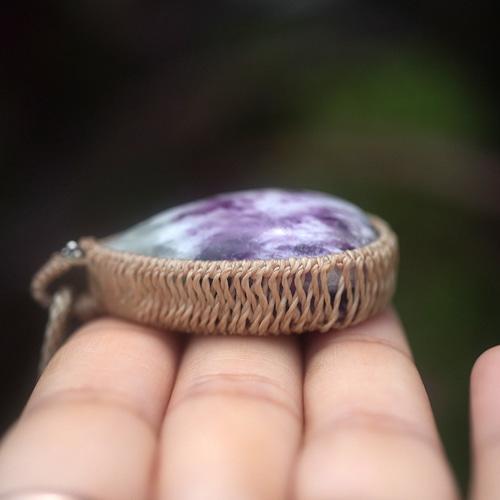 湧き出る紫☆大粒☆エンジェルフェザーフローライト マクラメ