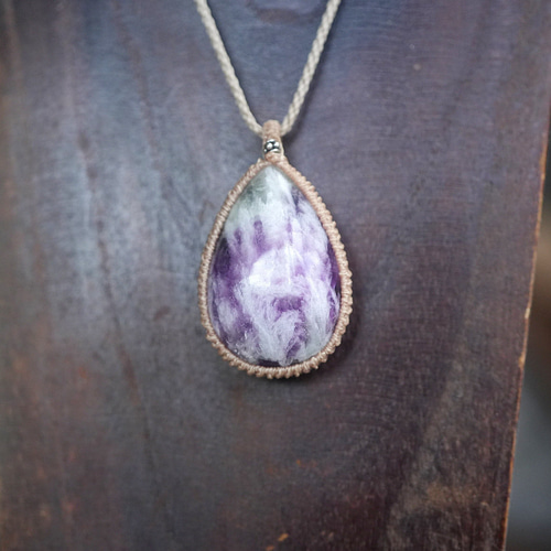 湧き出る紫☆大粒☆エンジェルフェザーフローライト マクラメ