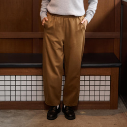 楽チンな履き心地が叶う　ボンディング生地パンツ　テーパードパンツ　キャメル色　241019-1 3枚目の画像