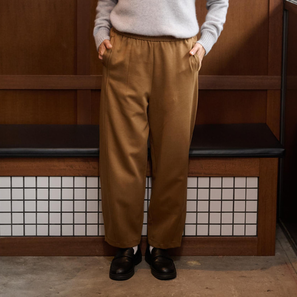 楽チンな履き心地が叶う　ボンディング生地パンツ　テーパードパンツ　キャメル色　241019-1 3枚目の画像
