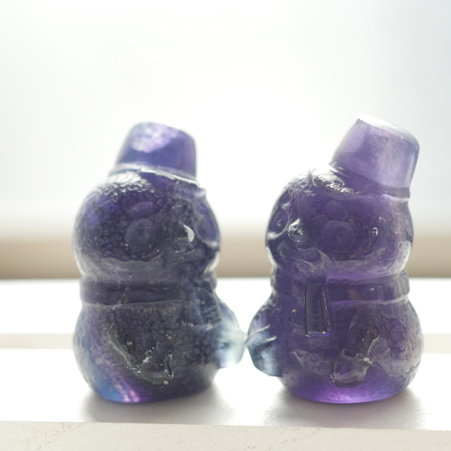 フローライト（蛍石）41mm 1個 愛らしい 雪だるま 手彫り彫刻 天然石