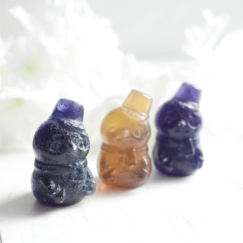 フローライト（蛍石）41mm 1個 愛らしい 雪だるま 手彫り彫刻 天然石