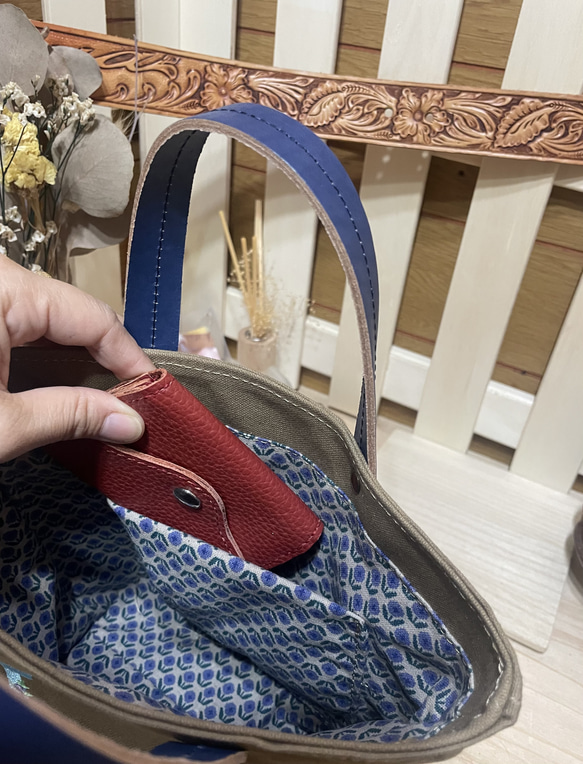 猫とアルファベット刺繍の小さめトートバッグ 3枚目の画像