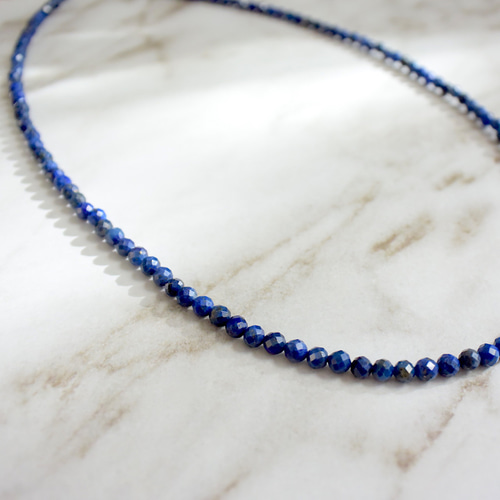 ラピスラズリの多面カットビーズネックレス ネックレス・ペンダント