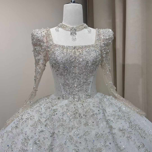 大人気上昇中！スクエアネック ドレス全体キラキラ 可愛いウェディング