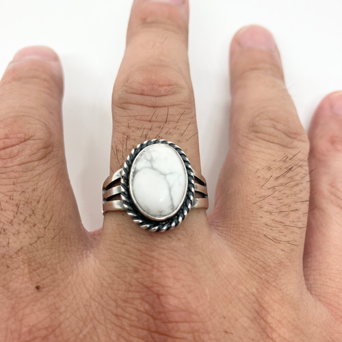 インディアンジュエリー　 ホワイトバッファロー　シルバーバングル INDIAN JEWELRY NAVAJO ナバホ族 ホワイトバッファロー バングル