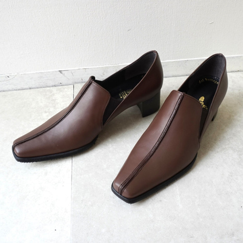 新色マロンブラウン☆スクエアトゥセンターシームパンプス パンプス