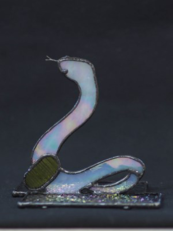 干支シリーズ「巳」ステンドグラス、白蛇、置物、ガラス、巳年 4枚目の画像