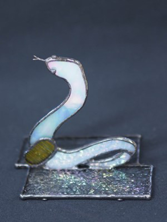 干支シリーズ「巳」ステンドグラス、白蛇、置物、ガラス、巳年 5枚目の画像