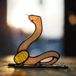 干支シリーズ「巳」ステンドグラス、白蛇、置物、ガラス、巳年 2枚目の画像