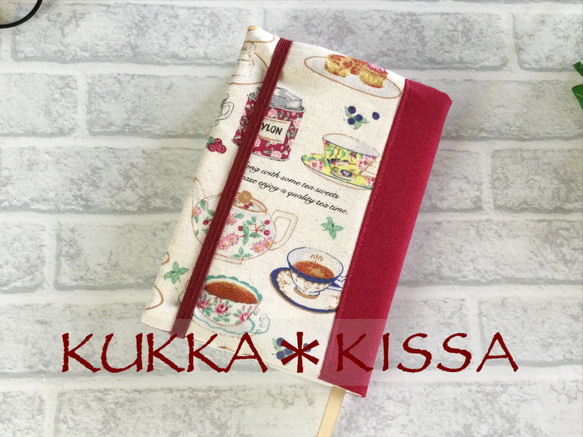 【M】新書、少年少女コミック、児童文庫用ブックカバー　紅茶の時間 (生成り、チェリーレッド/綿麻) 2枚目の画像