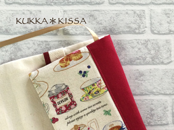 【M】新書、少年少女コミック、児童文庫用ブックカバー　紅茶の時間 (生成り、チェリーレッド/綿麻) 1枚目の画像