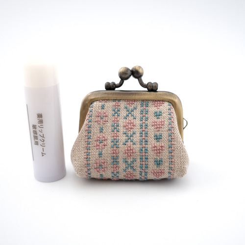 ボーダー刺繍のリネンミニがま口ポーチ（SS）｜全面クロスステッチ刺繍