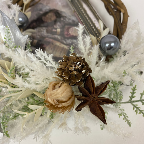 クリスマス リース ハーフリース 白 キラキラ 松ぼっくり 八角