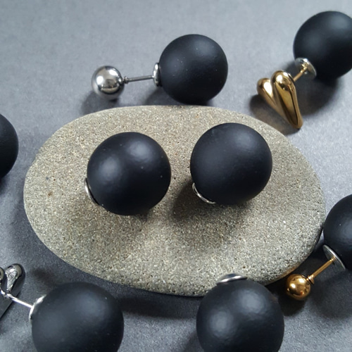 4pcs] ピアスキャッチ 12mm 艶消しブラック マット加工 金具・チェーン