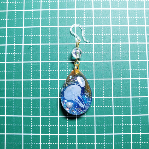No.1152-A クラゲ☆海☆ピアス・イヤリング(しずく型・ゴールド 