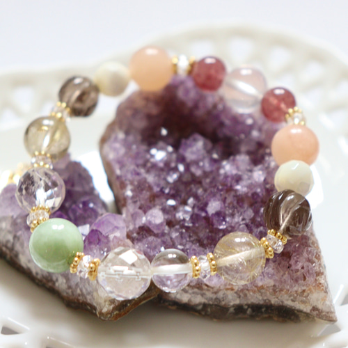 翡翠とルチルクォーツの天然石デザインブレスレット︎︎⟡メダイ