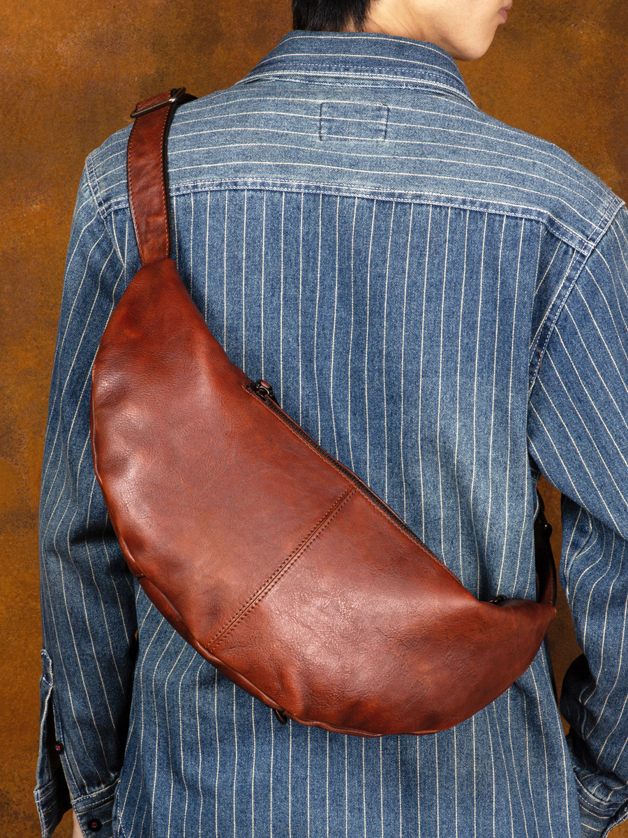 メンズボディバッグ　ウエストバッグ　　本革　バイク　軽量　大容量　男性へのプレゼントに