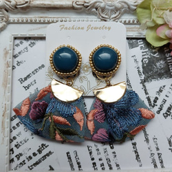 インド刺繍 リボンタッセル 2way ピアス/イヤリング 染めボタン