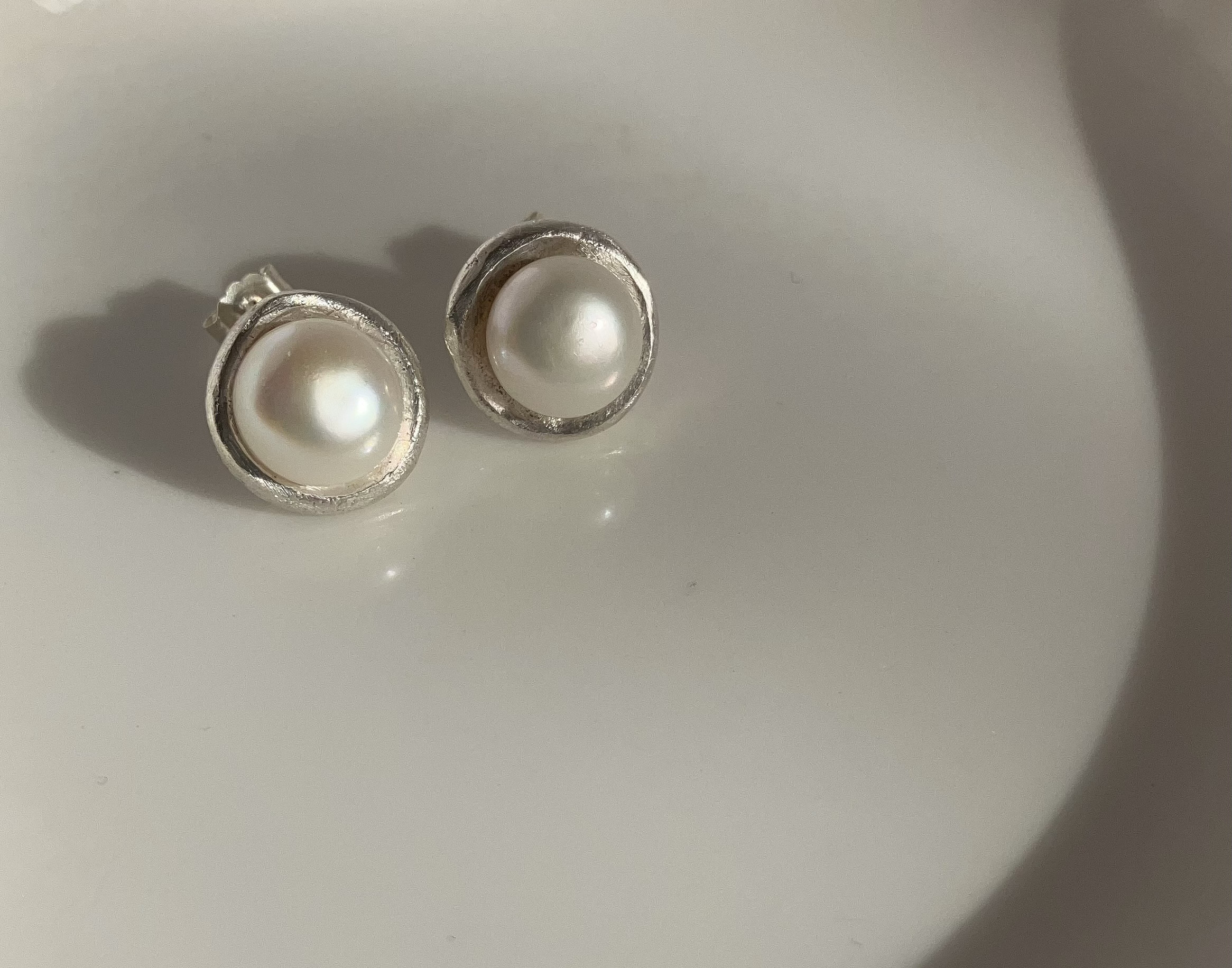 silver×パール 上品なコロコロピアス/イヤリング　アレルギー対応可　一粒　シルバーピアス　真珠　シルバー950