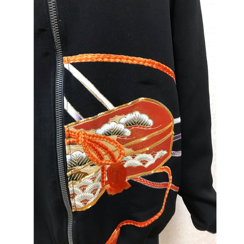 黒留袖 波 家紋 和風羽織パーカー 正絹 着物リメイク kimono