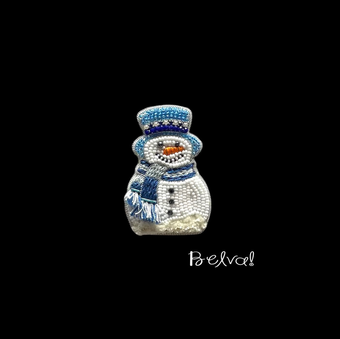 ビーズ刺繍のブローチ　-雪だるま-