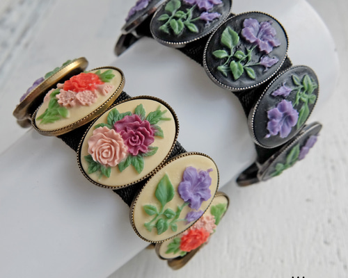 フラワーカメオ ブレスレット・裏ゴム仕様のフリーサイズ カメオ