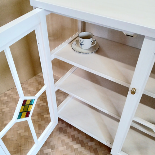 両開きキャビネット 小さいステンドグラス入り 食器棚 飾り棚 高さ80cm