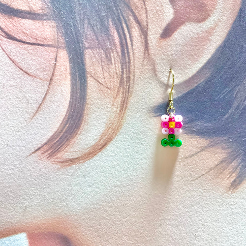 アイロンビーズ フラワーピアス ピンク ピアス（フック・チェーン