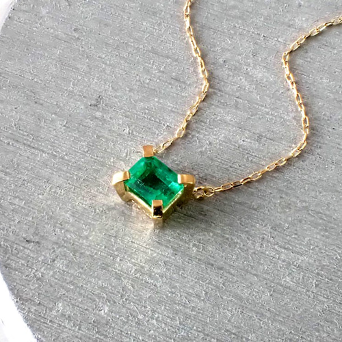 K18 エメラルド スクエアネックレス ネックレス・ペンダント
