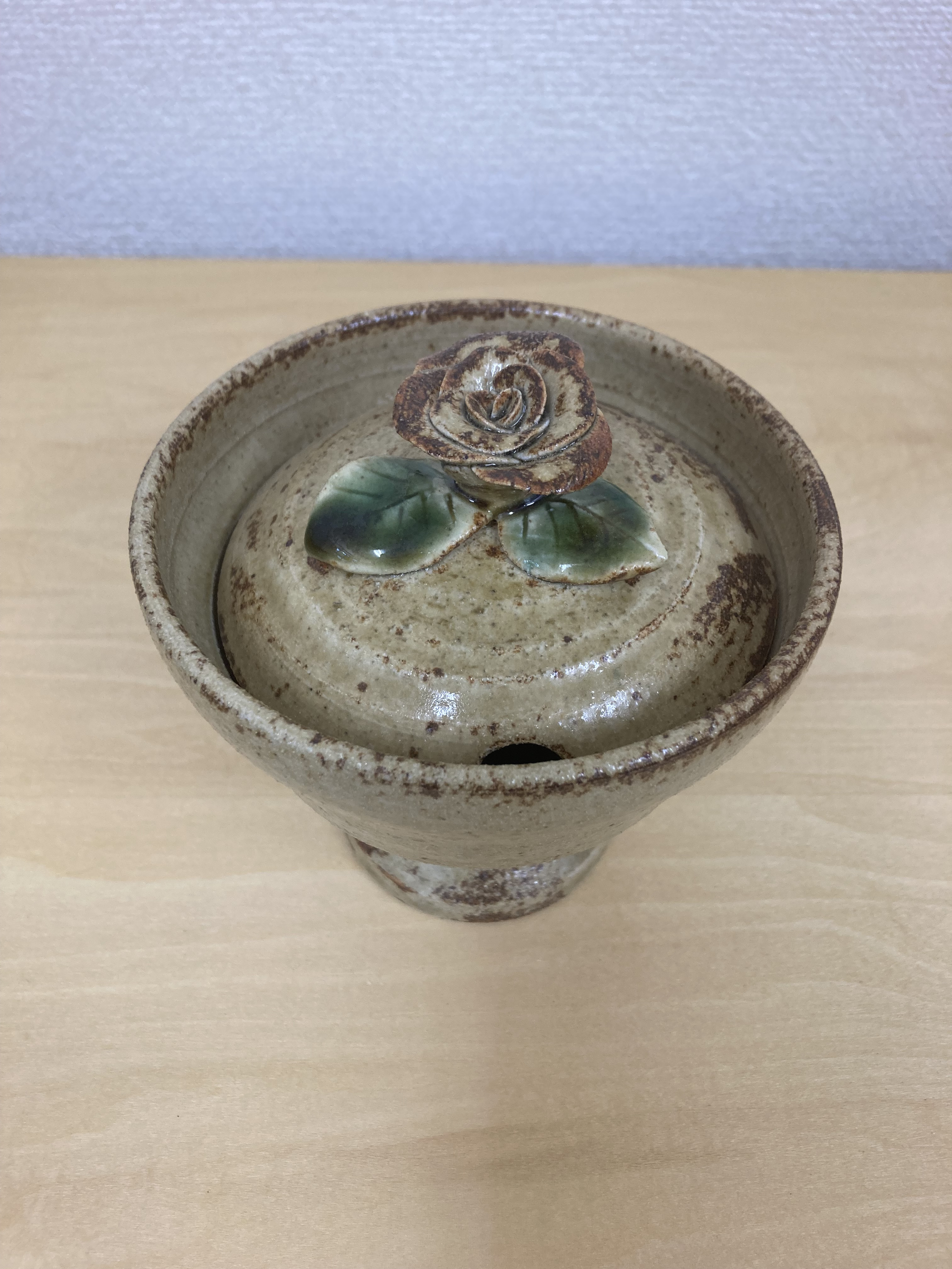 バラモチーフのシュガーポット　美濃焼
