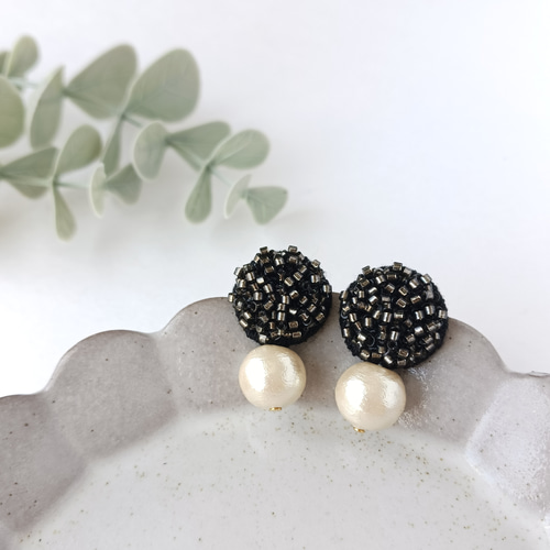 艶っと煌めくブラック つぶつぶ ビーズ と 大粒 コットンパール の