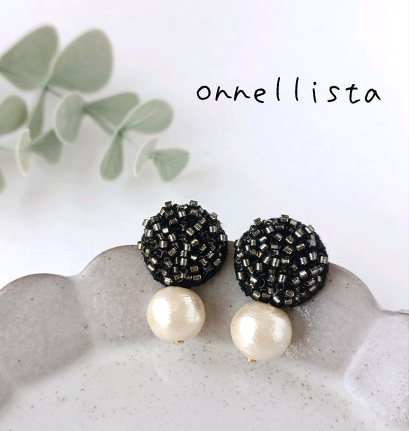 ブラックビーズ刺繍フラワー　ゴールドリング　ピアス　イヤリング 再販】ゆらゆらシリーズビーズ刺繍のお花（ﾌﾞﾗｯｸ）ピアス/イヤリング