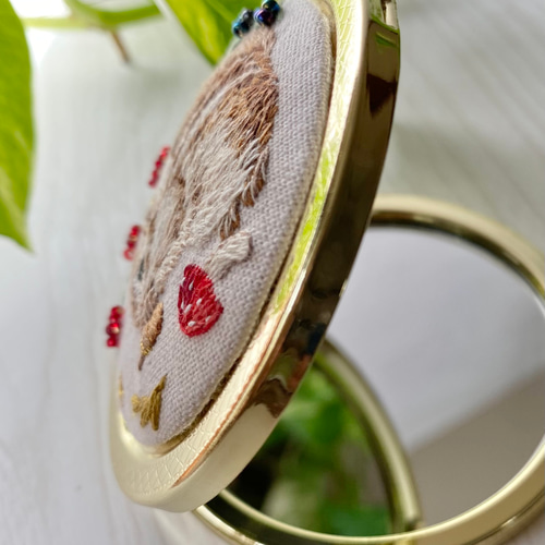 ハンドメード刺繍デザインの円形ミラー ハンドメード刺繍デザインの