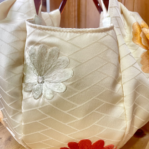着物リメイクのまんまる可愛い手提げバッグ 刺繍入り ハンドバッグ