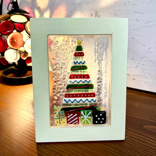 フュージングガラスパネル プレゼントいっぱいのクリスマスツリー 額