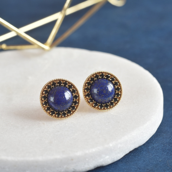 ラスト1☆ラピスラズリとブラッククリスタルガラスの一粒イヤリング /ピアス 誕生石 受注製作 クリスマス ブルー 2枚目の画像