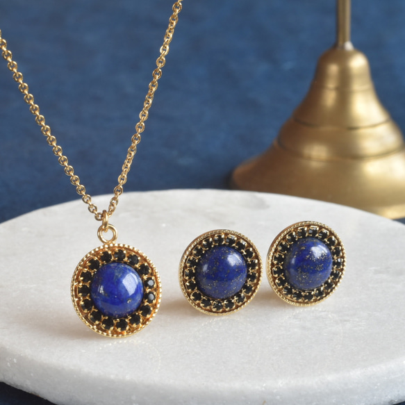 ラスト1☆ラピスラズリとブラッククリスタルガラスの一粒イヤリング /ピアス 誕生石 受注製作 クリスマス ブルー 10枚目の画像