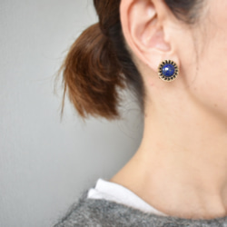 ラスト1☆ラピスラズリとブラッククリスタルガラスの一粒イヤリング /ピアス 誕生石 受注製作 クリスマス ブルー 5枚目の画像